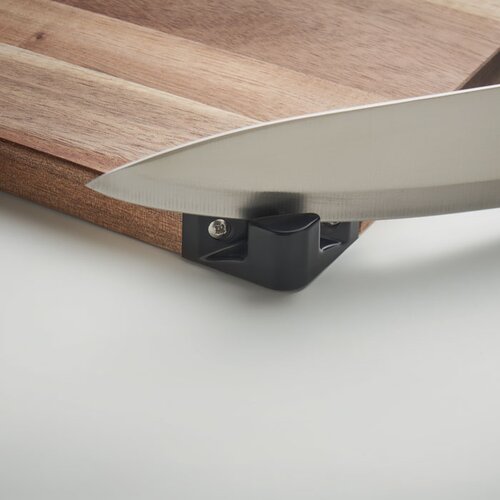 Houten snijplank met messenslijper Bruin