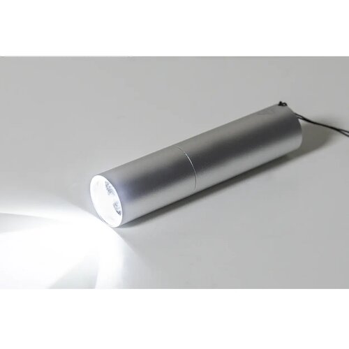 Chargelight Tone Oplaadbare Zaklamp Van Gerecycled Aluminium Zilver