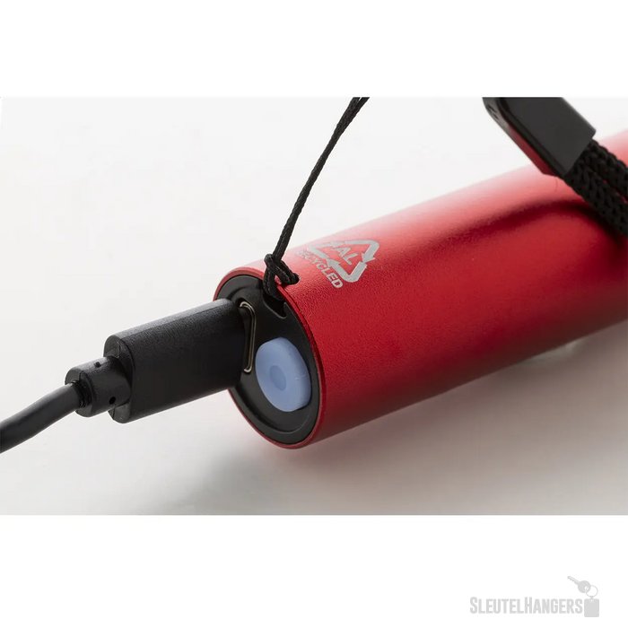 Chargelight Tone Oplaadbare Zaklamp Van Gerecycled Aluminium Rood
